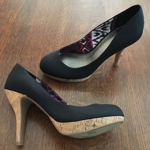 🎁 Fergalicious | Black & Cork Pumps